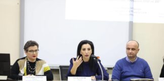 Konsultimi i Dokumentit Analitik, studentë dhe pedagogë në Elbasan diskutojnë për Mirëqeverisjen, Antikorrupsionin dhe Sundimin e Ligjit