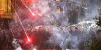 Gjeorgjia prej katër netësh nën demonstratat e opozitës, kryeministri refuzon zgjedhjet e reja: Presidentja ka edhe 4 javë kohë të largohet