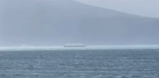 Mot i keq në Vlorë, era e fortë krijon probleme! Trageti Brindisi-Vlorë nuk ankorohet në port, mjetet e peshkimit pezullojnë punën