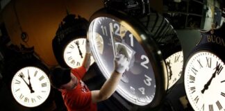 E bezdis kjo praktikë? Trump kërkon t’i jepet fund ndryshimit të orës: E papërshtatshme dhe shumë e kushtueshme