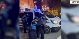 Dogjën dy automjete në Durrës, arrestohen pas tre muajsh dy 18-vjeçarë