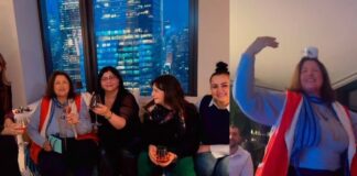 Pasardhëset e Sevasti dhe Parashqevi Qiriazi surpizojnë ikonën e muzikës shqiptare në New York, Parshqevi Simaku ia merr këngës dhe valles