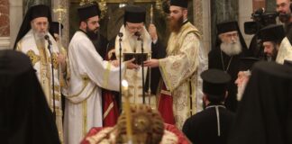 Mbërrin në Shqipëri kortezhi me trupin e kryepeshkopit, Anastas Janullatos!