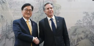 Koreja e Veriut teston një raketë gjatë vizitës së Blinkenit në Seul