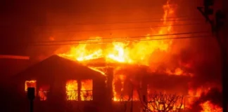 Qyteti amerikan si planeti Mars/ Pamjet e frikshme, qielli bëhet i kuq nga zjarret masive, banorët largohen të tmerruar