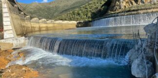 Çahet diga e hidrocentralit në Himarë, emergjencat civile po evakuojnë personat e rrezikuar