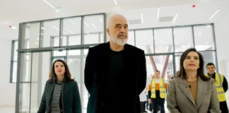 “Do të ketë dyfishim të shtretërve në terapinë intensive”/ Rama inspektim në maternitetin “Mbretëresha Geraldinë”