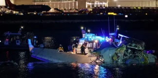 Aksidenti tragjik që tronditi SHBA-në/ Avioni u përplas me helikopteri, 19 trupa nxirren nga lumi