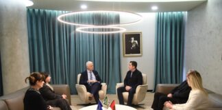 Llatja takim me Këshilltarin Eddy Greif, diskutohet parandalimi i ekstremizmit të dhunshëm