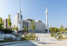 ARCHDAILY: XHAMIA E BALLIES, MË E BUKURA NË BOTË (VIDEO)