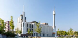 ARCHDAILY: XHAMIA E BALLIES, MË E BUKURA NË BOTË (VIDEO)