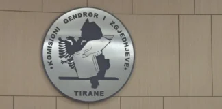 “Nuk mund të regjistrohesh në terren”/ KQZ paralajmëron: Kush prezantohet si përfaqësuesi ynë, do të denoncohet