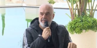 “Ka bërë një tram të suksesshëm në Tiranë, nuk e çoi dot deri në Durrës se e zuri gjumi”/ Nga Vlora, Rama ironizon Bashën: Shpresoj mos ta kërkoni si kryetar bashkie