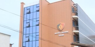 Vetëvaret me tuta 46-vjeçari në bllokun e sigurisë në Tiranë! Ishte arrestuar për vjedhje