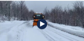 Dëborë në mars, makinat qarkullojnë me vështirësi në aksin rrugor Bogë-Theth