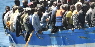 Mbytet anija me emigrantë në Lampedusa, gjashtë të vdekur dhe dhjetëra të zhdukur