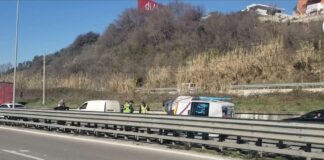 VIDEO| Aksident i rëndë, ambulanca përmbyset mbi asfalt