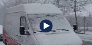 Dimër në pranverë! Reshje dëbore në qarkun e Korçës, ja si paraqitet situata në akset kryesore