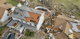 Moti i keq bën kërdinë në SHBA/ Tornadot, zjarret dhe stuhitë e erës shkatërrojnë çdo gjë! Të paktën 40 të vdekur