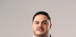 Adi Qose merr besimin e kryeministrit Edi Rama për të qenë në listën e kandidatëve për deputetë në zgjedhjet e 11 Majit.