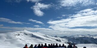 Turistët vendas dhe të huaj dynden drejt majës së: “Maja e Kallkanit” në parkun kombëtarë të Shebenikut.