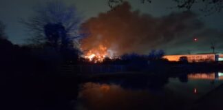 Zjarr i madh në nënstacionin elektrik të Londrës/ Mbyllet aeroporti Heathrow, preken mbi 1300 fluturime