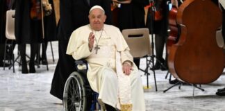 Vatikani publikon foton e parë të Papës që nga shtrimi në spital, kreu i kishës katolike kremtoi meshën e së dielës