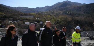 “Për dibranët paska qenë kjo jetë”, Rama inspekton kantierin e dy tuneleve që do të lidhin Elbasanin me Librazhdin