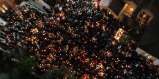 Qindra besimtarë ortodoksë kremtojnë Pashkët në Elbasan