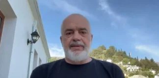 “Ore a u hoq ajo non grata?”/ Rama i përgjigjet komentuesit: Si keni fytyrë më pyesni mua a e kaloj dot oqeanin
