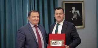 Llatja takim me anëtarët e Shoqatës “Elbasani” në Greqi, sukses hapja e dy klasave në gjuhën shqipe “Kostandin Kristoforidhi” në Universitetin “New York” të Athinës