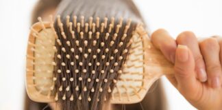 Shtatë Mënyra Për Të Kuptuar Nëse Po Humbisni Shumë Flokë Brenda Një Periudhe Të Shkurtër