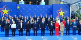 Samiti i Komunitetit Politik Europian në Tiranë/ Fotoja familjare e liderëve, Rama krah Macron dhe Costa