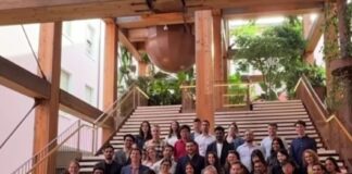 Rama pret studentë të Harvard: Të interesuar të mësonin mbi transformimin e vendit