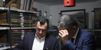 Ambasadori i Azerbajxhanit dhuron libra për bibliotekën “Qemal Baholli” në Elbasan