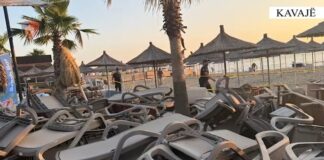 “Plazhi i lirë”, hiqen 100 komplete me çadra dhe shezlongë në Golem