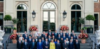 Foto familjare e darkës së mikpritjes nga Familja Mbretërore për liderët e NATO-s