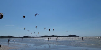 Durrës – Spektakël mbi dallgë, mbi 30 sportistë nga Shqipëria dhe rajoni në Kampionatin e Parë Kombëtar të Kitesurf-it