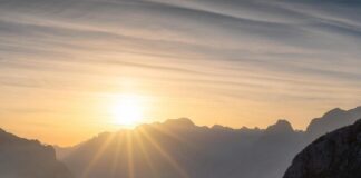 “Wanderlust in Albania 2”, Rama ndan foto perëndimi nga malet e Dragobisë