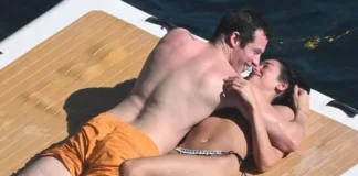 Dua Lipa dhe Callum Turner pushime romantike në Amalfi, shkëmbejnë puthje pasionante mes tyre