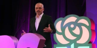 61 vjetori e gjen Edi Ramën në punë. Zbulohet dhurata që mori në selinë rozë