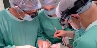 Doktori ukrainas sfidon raketat ruse, zemra që rrahu mes flakëve të luftës dhe shpëtoi një jetë