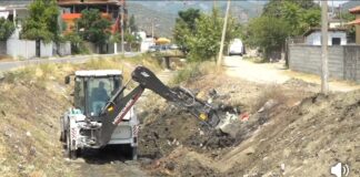 (Video) Pastrimi i përroit të Manazderes drejt përfundimit – Bashkia Elbasan vendos kamera monitorimi dhe paralajmëron masa ndaj ndotësve