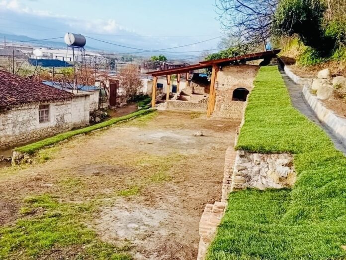 b2856733-dff6-47e6-ba8b-aea29dc0567e