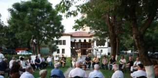 Kujtohet në Muzeun Etnografik Mustafa Bodini, korifeu i këngës qytetare elbasanase