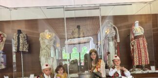 Fëmijët e diasporës rikthehen te rrënjët: një ditë e paharrueshme në Muzeun Etnografik të Elbasanit