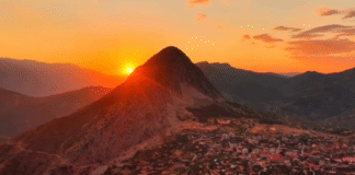 Leskovik, Rama ndan pamje nga perëndimi i diellit