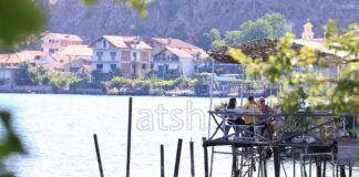 Vendbanimi palafit më i vjetër në Evropë, shtohen turistët në fshatin piktoresk të Linit