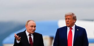 Lexuesja e buzëve zbulon planin sekret: Jam këtu për të ndihmuar! Çfarë bisedoi larg mikrofonave Trumpi dhe Putini pas mbërritjes në Alaskë