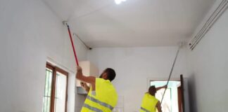 Aksion pastrimi në institucionet arsimore, bashkia nis përgatitjet për vitin e ri shkollor.